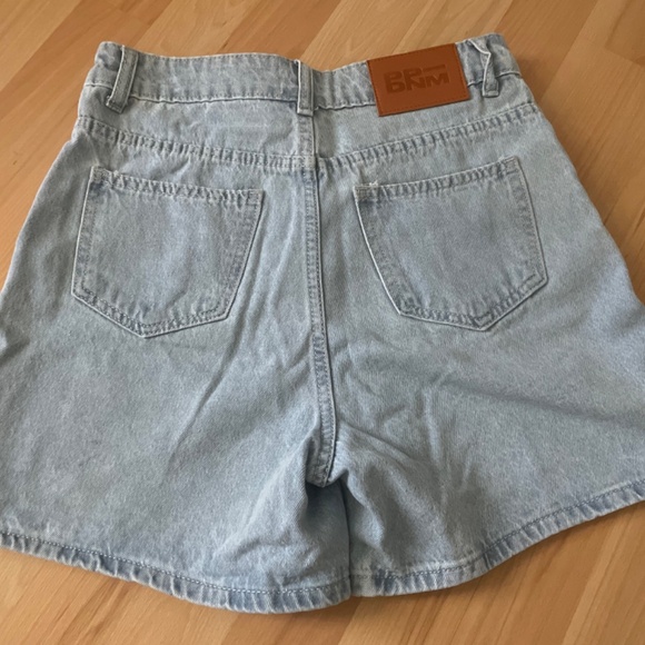Light blue boyfriend for shorts - Picture 2 of 3